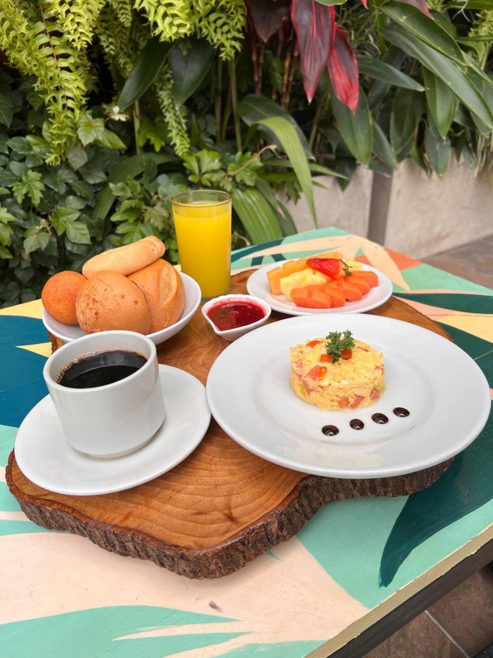 Torca Hotel Кали Екстериор снимка