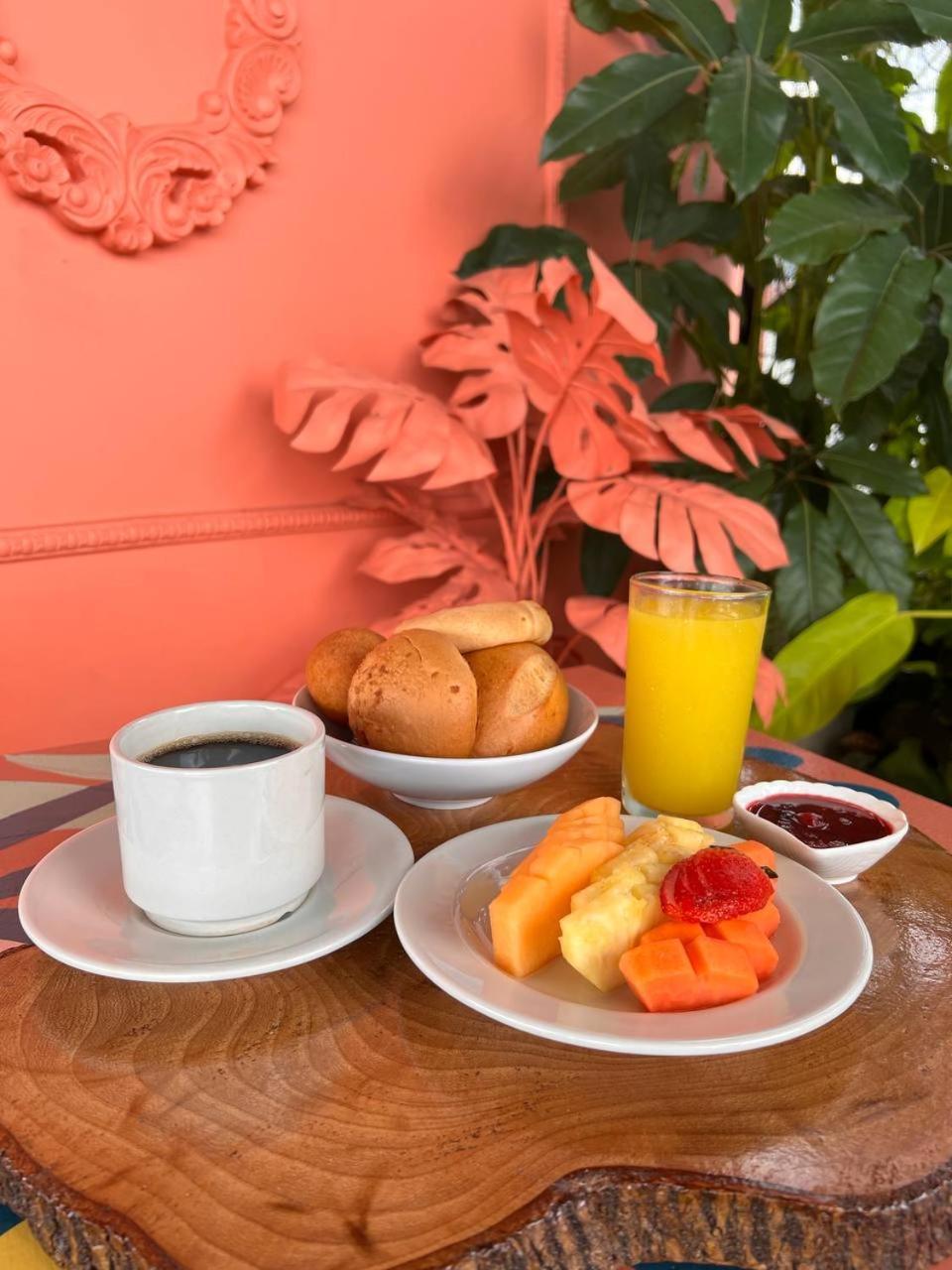 Torca Hotel Кали Екстериор снимка