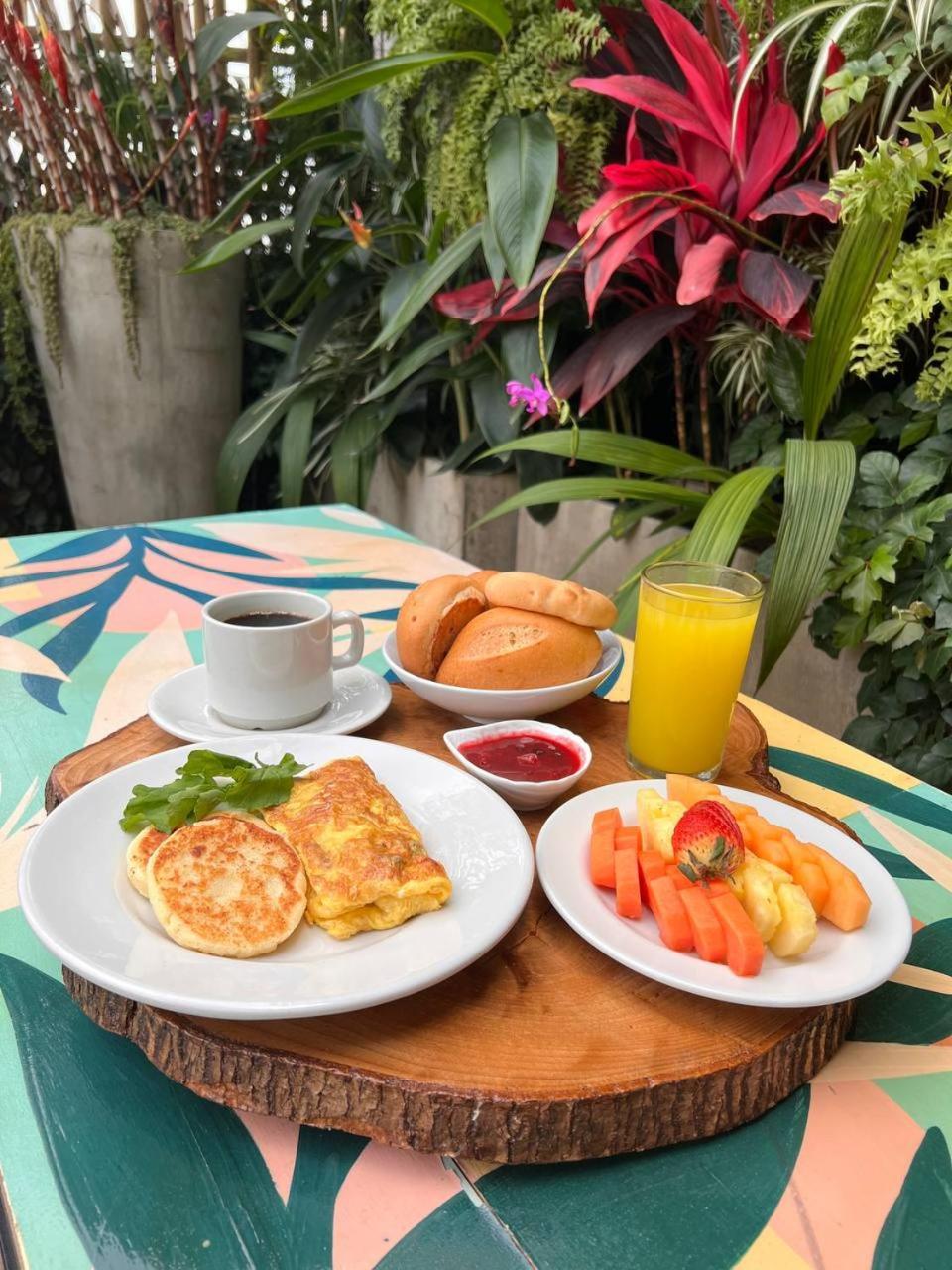 Torca Hotel Кали Екстериор снимка