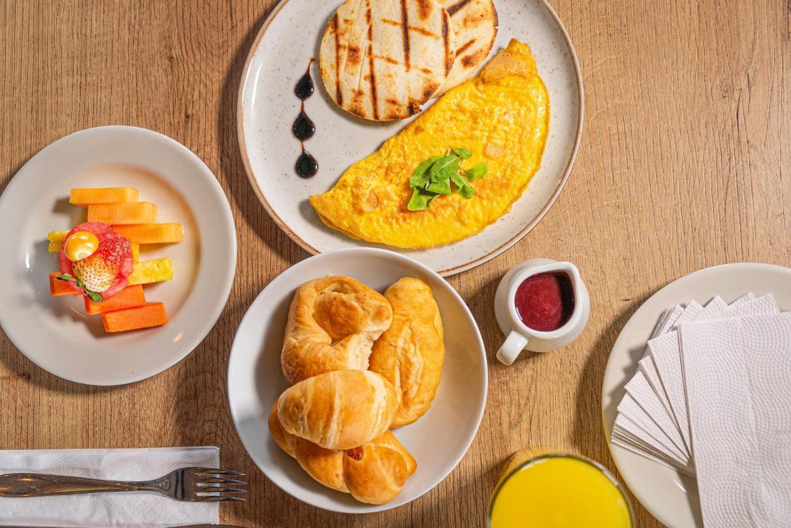 Torca Hotel Кали Екстериор снимка
